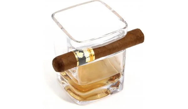 adorini sigar rom og whisky glass